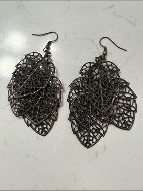 Vintage-Inspired Bronze Leaf Filigree Dangle Earrings - Bronze